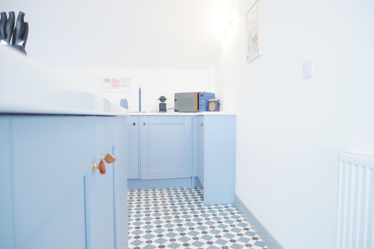 Sunset View, 2 Bedrooms In The Heart Of Holt With Parking Екстериор снимка