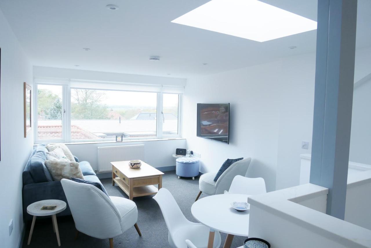 Sunset View, 2 Bedrooms In The Heart Of Holt With Parking Екстериор снимка