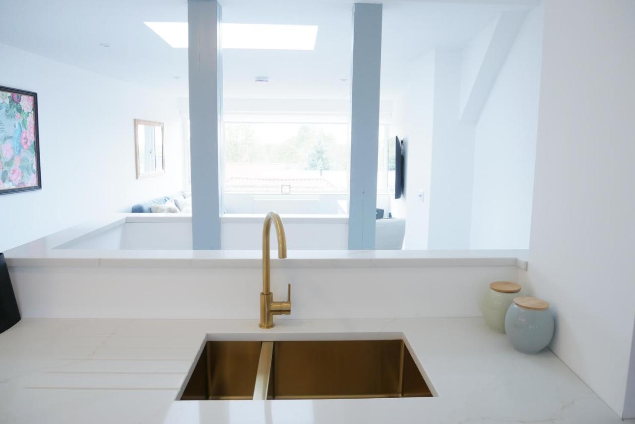 Sunset View, 2 Bedrooms In The Heart Of Holt With Parking Екстериор снимка