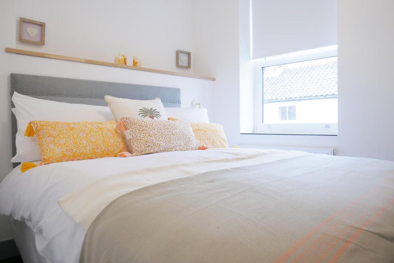 Sunset View, 2 Bedrooms In The Heart Of Holt With Parking Екстериор снимка