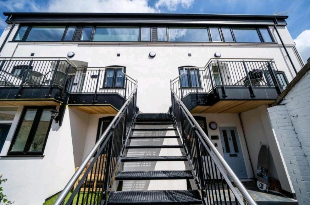 Sunset View, 2 Bedrooms In The Heart Of Holt With Parking Екстериор снимка